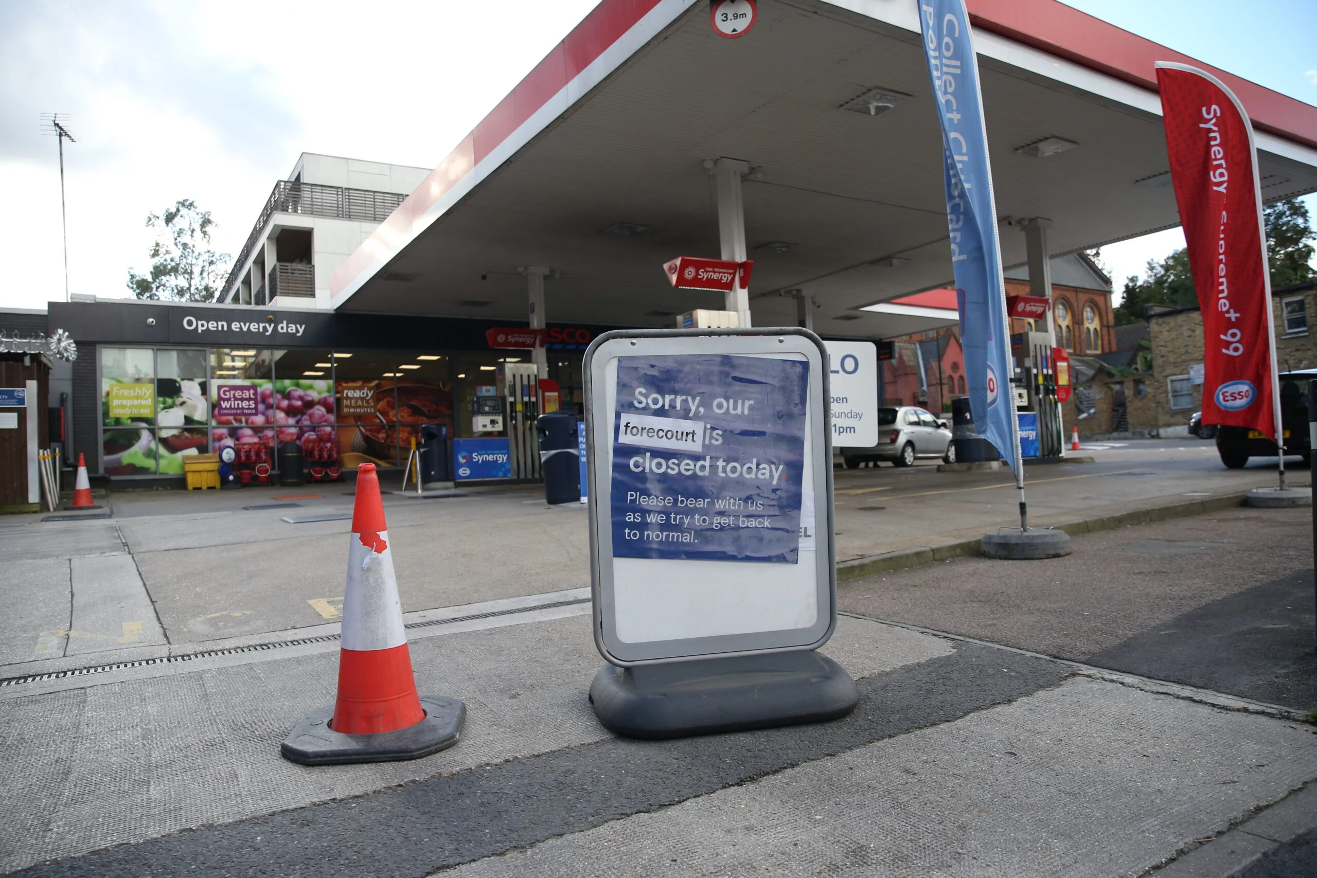 Long queues for petrol in UK