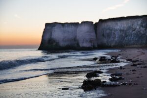 Dozens of refugees arrive on the beaches of Kent (2)