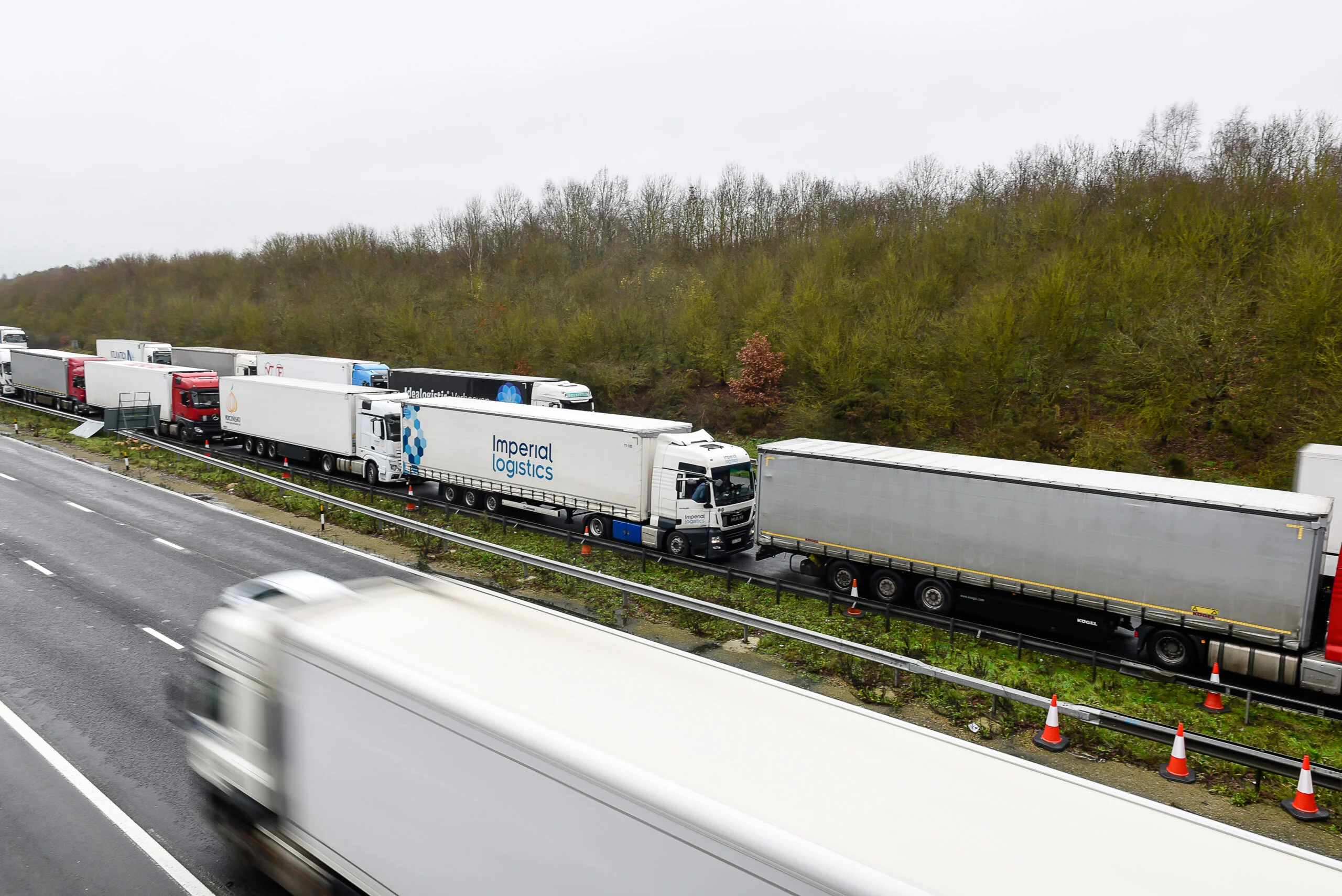 Lorry queues began to form in Kent after France close its border with England