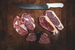  طرق عملية لتقليل تكاليف وجبات الطعام التي تشمل اللحوم (أنسبلاش)