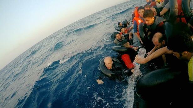 اللاجئ السوري الشهير حسان العقاد يدعو بريتي باتيل للاستقالة (المصدر: The Mirror)