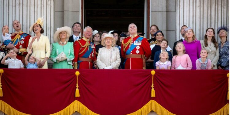 ماذا تعرفون عن العائلة المالكة في بريطانيا؟ وكيف تؤمن نفقاتها؟ (المصدر BBC)