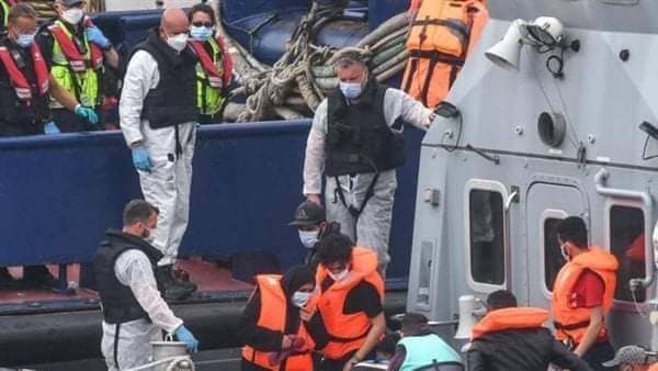 27 مهاجرًا على الأقل ماتوا غرقا أثناء محاولة اجتياز القنال (تويتر: @ElDjazair_Daily)