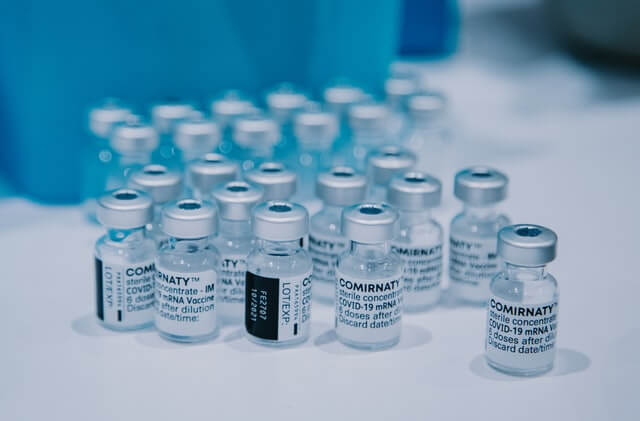 بريطانيا: فتح مجال لحجز الجرعة الثالثة من اللقاح مبكرا