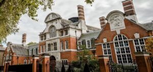 مدارس للبنات فقط تتصدر قائمة أفضل المدارس الخاصة في بريطانيا