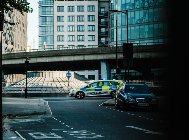 عمدة لندن يطالب الشرطة بفتح تحقيق داخلي لفشل إيقاف سلسلة جرائم