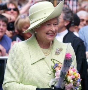 الشرطة البريطانية: المسلح الذي كان ينوي قتل الملكة "مختل عقليا (تويتر:@RoyalFamily)