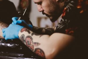 أوروبا تمنع الحبر الملون المستخدم في رسومات التاتو