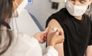 الصحة العالمية: أعراض معظم حالات أوميكرون خفيفة ولا دليل على ضعف اللقاح