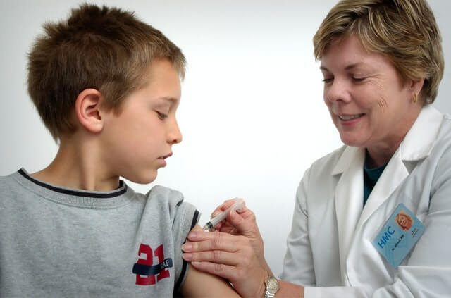 تقديم اللقاح للأطفال بعمر 5 سنوات في بريطانيا قريبًا