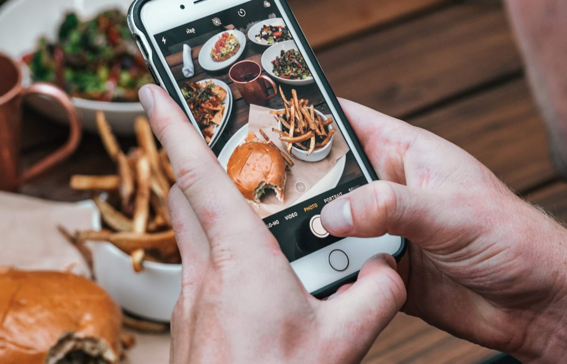 كيف يتأثر نظام تناولنا للطعام بما نراه على منصات التواصل الاجتماعي؟