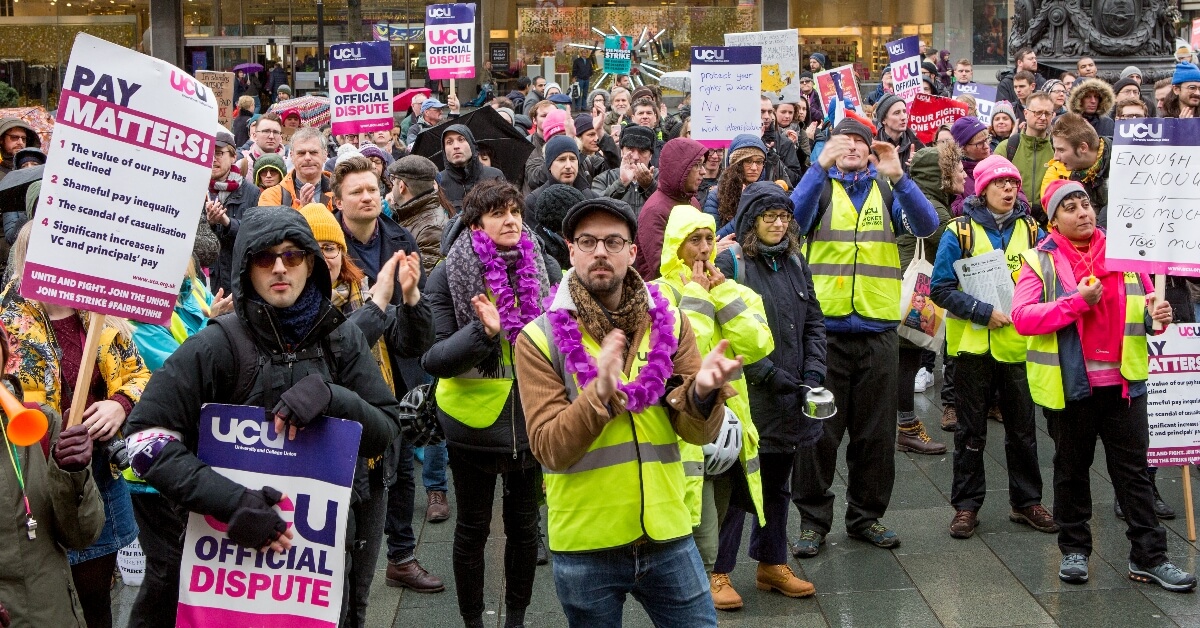 موظفو الجامعات البريطانية يبدؤون إضرابهم للمطالبة بتحسين أجورهم