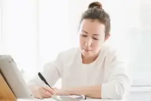 درجات جامعية “لا تستحق الورقة التي كُتبت عليها”.. تحذير من شهادات بلا قيمة