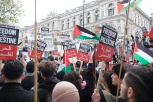 حملة تضامنية مع أكاديمية فلسطينية أوقفت عن التدريس في جامعة بريطانية بضغوط إسرائيلية (آنسبلاش)