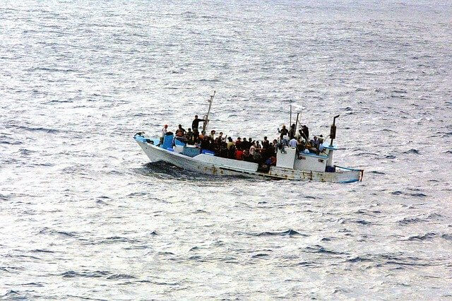 أكثر من 150 لاجئ يعبرون القنال ويصلون بريطانيا الثلاثاء