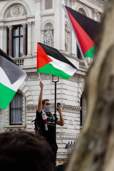 حملة تضامنية مع أكاديمية فلسطينية أوقفت عن التدريس في جامعة بريطانية بضغوط إسرائيلية