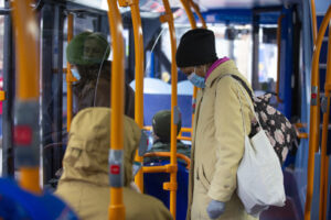 LONDON, UNITED KINGDOM- JANUARY 05: People wear masks at metro following the increase in coronavirus (Covid-19) cases in London, United Kingdom on January 05, 2022. Daily number of Covid-19 cases recorder as 200,000 in UK. ( Raşid Necati Aslım - Anadolu Agency )