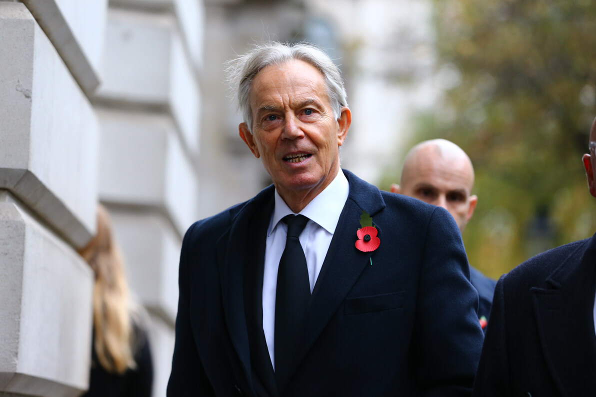 Tony Blair knighted despite dark history in the Iraq War منح لقب سير لتوني بلير بتجاهل ماضيه في حرب العراق