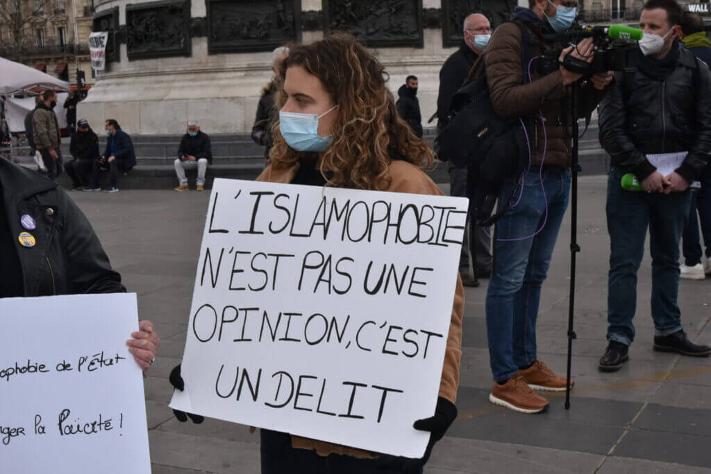 فرنسا: هجرة آلاف العائلات الفرنسية المسلمة للاستقرار في بريطانيا وأمريكا (وكالة الأناضول- Yusuf Özcan)