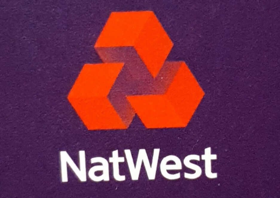 بنك Natwest يستعد لإغلاق 32 فرعًا في جميع أنحاء بريطانيا