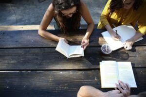 موعد إعلان نتائج GCSE لعام 2026 في بريطانيا وكيفية استلامها