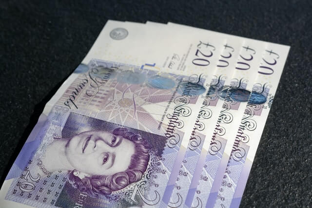 مساع حقوقية لخفض رسوم الجنسية البريطانية للأطفال لتصبح 372£ بدلا من 1012£ (أنسبلاش)