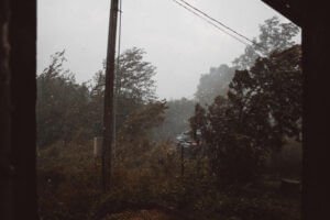 تحذير من الأرصاد لمدة 19 ساعة وطقس عاصف يضرب خمس مناطق بريطانية