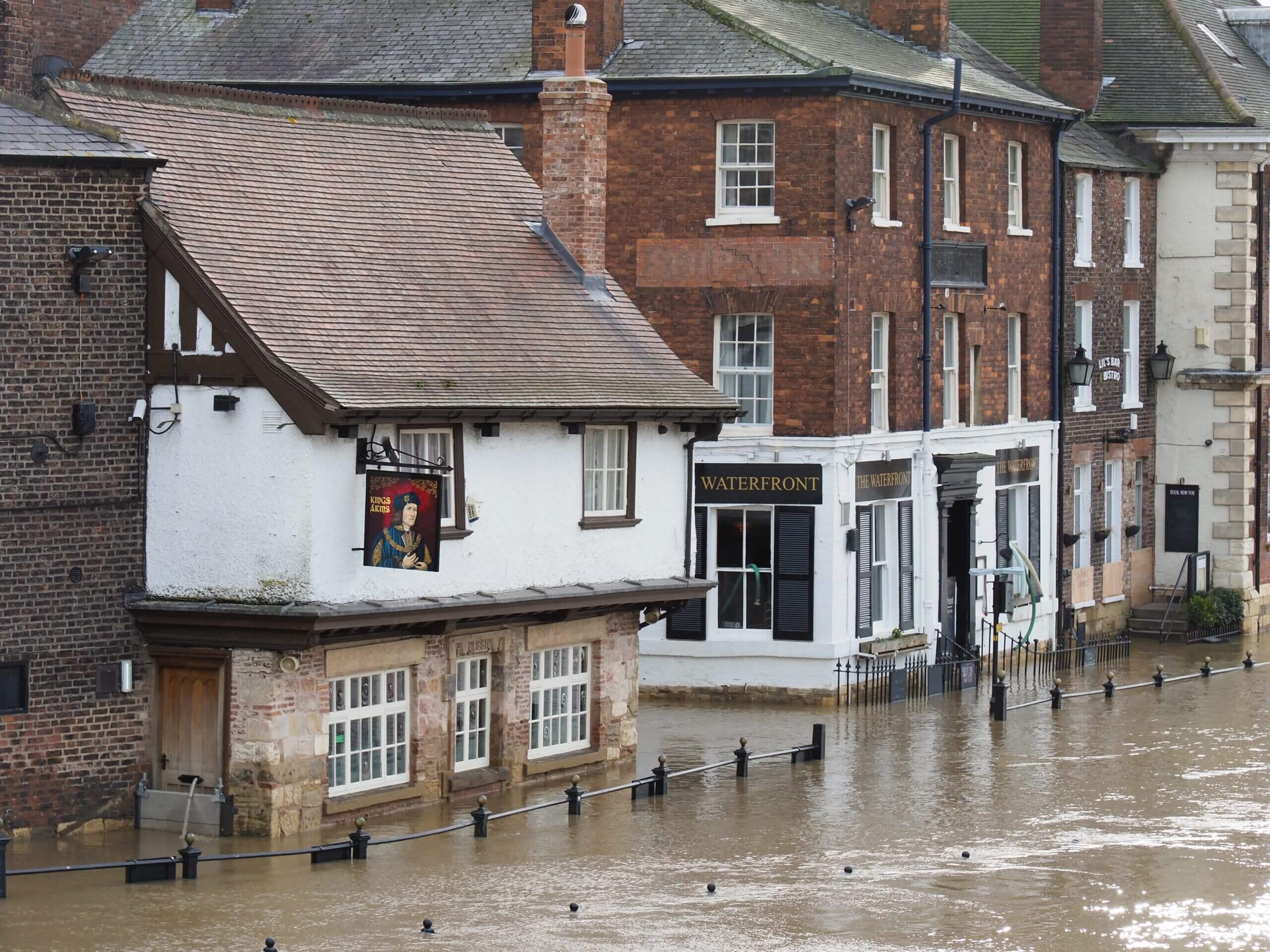طقس بريطانيا: توقع أمطار مصحوبة بفيضانات غربي البلاد (آنسبلاش)