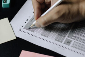 موعد نتائج GCSE لعام 2026 وأوقات استلامها