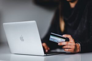 كيف تحمي نفسك من الاحتيال المالي وانتحال الشخصية على الانترنت ؟