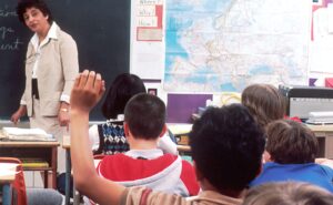 وزير التعليم البريطاني يمنع معلمي المدارس في بريطانيا من مناقشة الصراع الإسرائيلي الفلسطيني