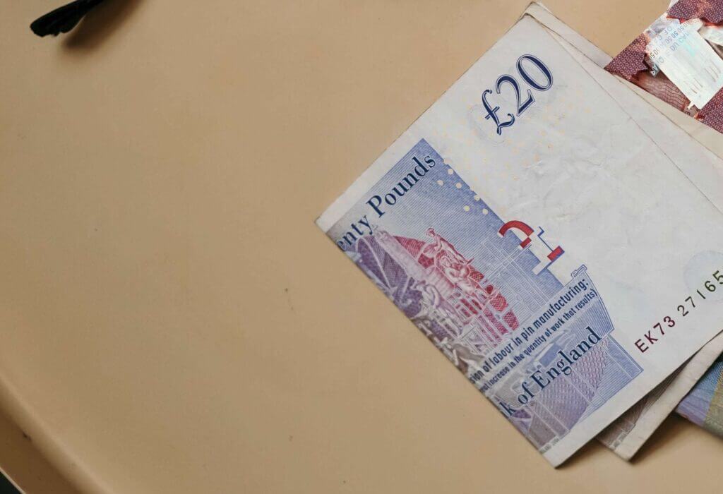 أكثر من 300 باوند دعم مالي للأسر البريطانية هذا الشهر