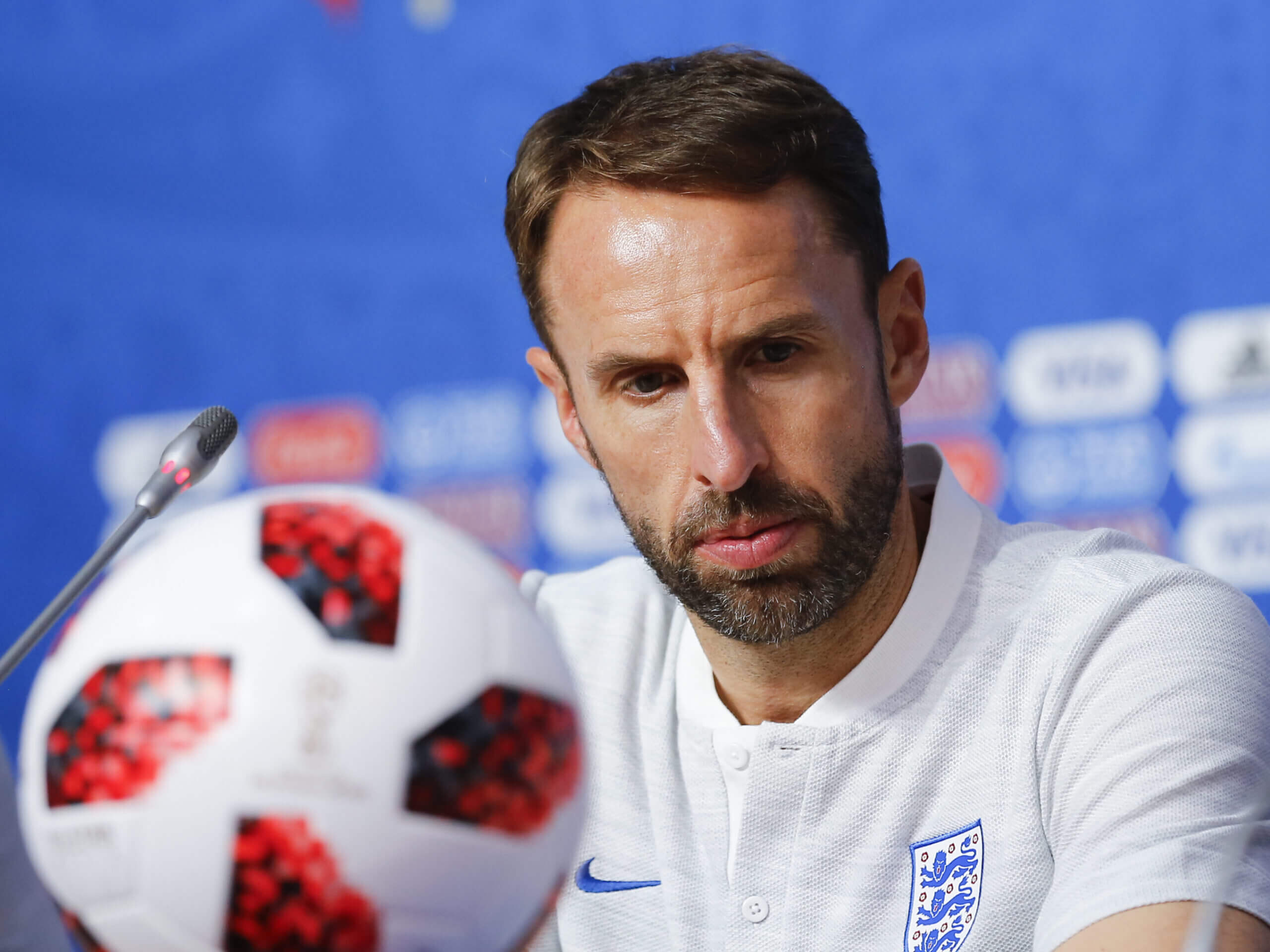 الرئيس التنفيذيّ لقطر 2022 يُحذّر مدرب المنتخب الإنجليزيّ " انتق كلماتك بعناية "