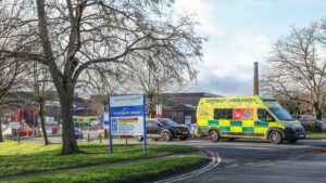 اندلاع حريق في قسم الطوارئ بمستشفى في بريطانيا وإجلاء كافة المرضى والموظفين (Mirror)