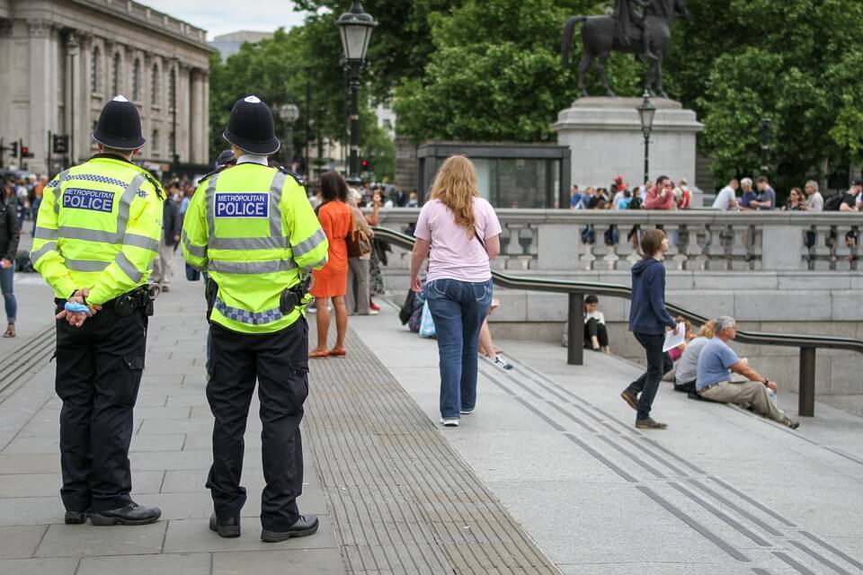 - انتقادات شديدة للشرطة بعد تعرية طفلة سوداء لتفتيشها بمدرستها في لندن