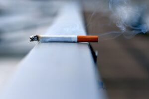 خطط لمنع مَن تقل أعمارهم عن 25 عامًا من شراء منتجات التبغ في إنجلترا