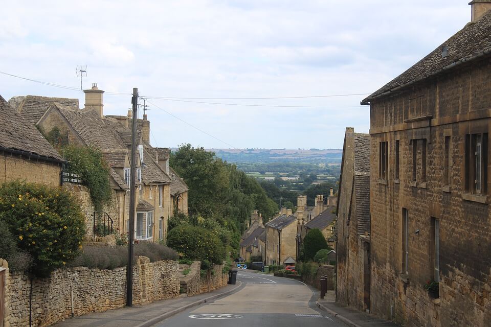 قرية كوتسوولدز في بريطانيا تصنف كواحدة من أجمل القرى في العالم