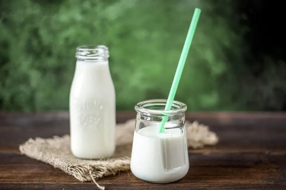 مزارعو بريطانيا قد يتوقفون عن خدمة شركات إنتاج الحليب لهذا السبب