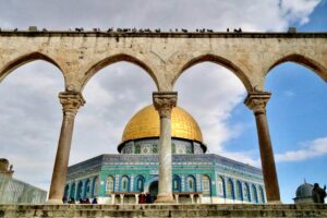 محلات موريسون تتراجع عن وضع القدس عاصمة لإسرائيل على إمساكية رمضان (أنسبلاش)