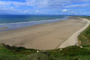 أجمل الشواطئ ذات الرمال البيضاء الساحرة في بريطانيا