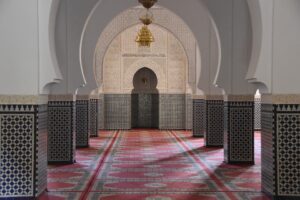 لتشييد مسجد صدقة لوالدته