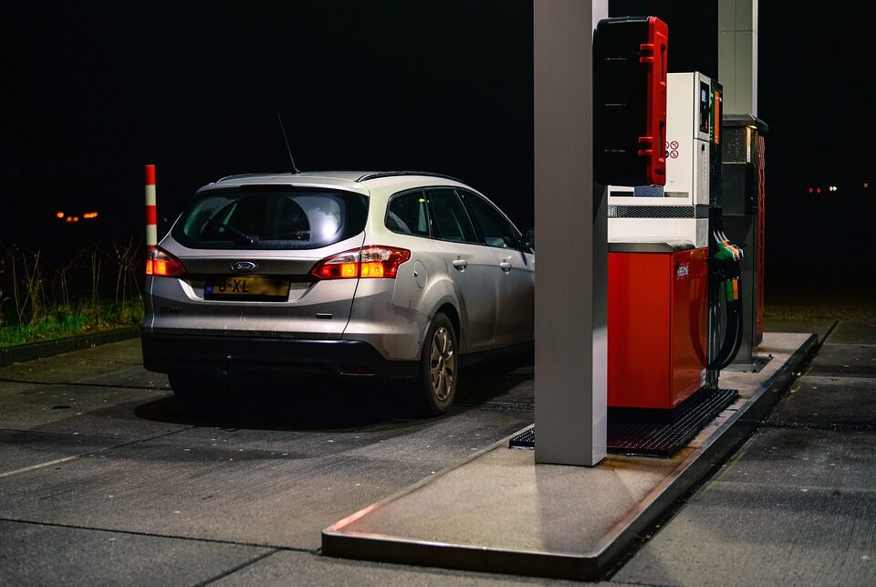 أسعار الوقود في بريطانيا تصل لمستوى قياسي مع استمرار ارتفاع تكاليف المعيشة