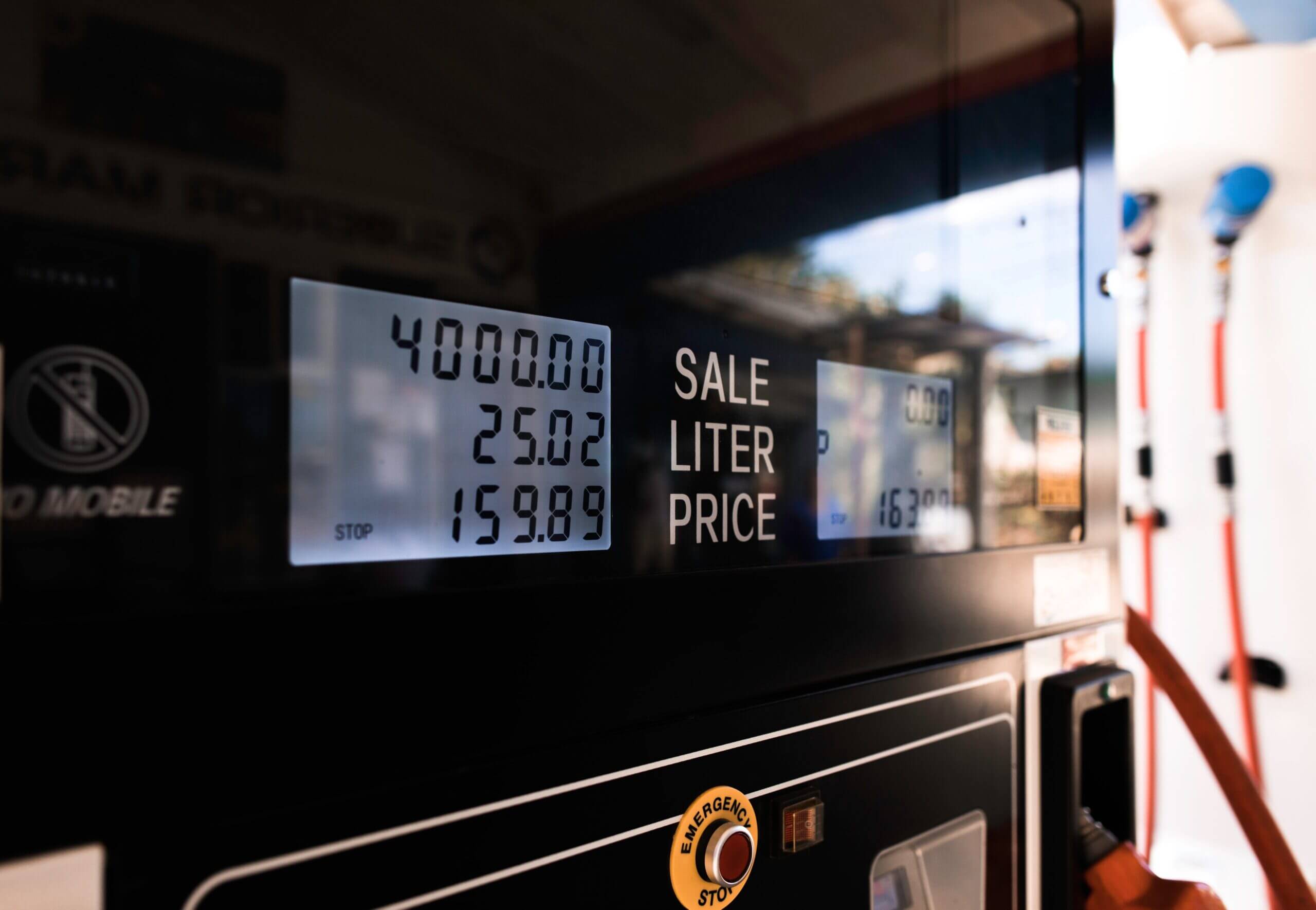 لماذا ارتفع سعر الوقود في بريطانيا بهذه السرعة وكيف نحد من المشكلة ؟