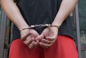 ارتفاع معدلات السرقة يعود للواجهة ويضع ستارمر في دائرة الحرج