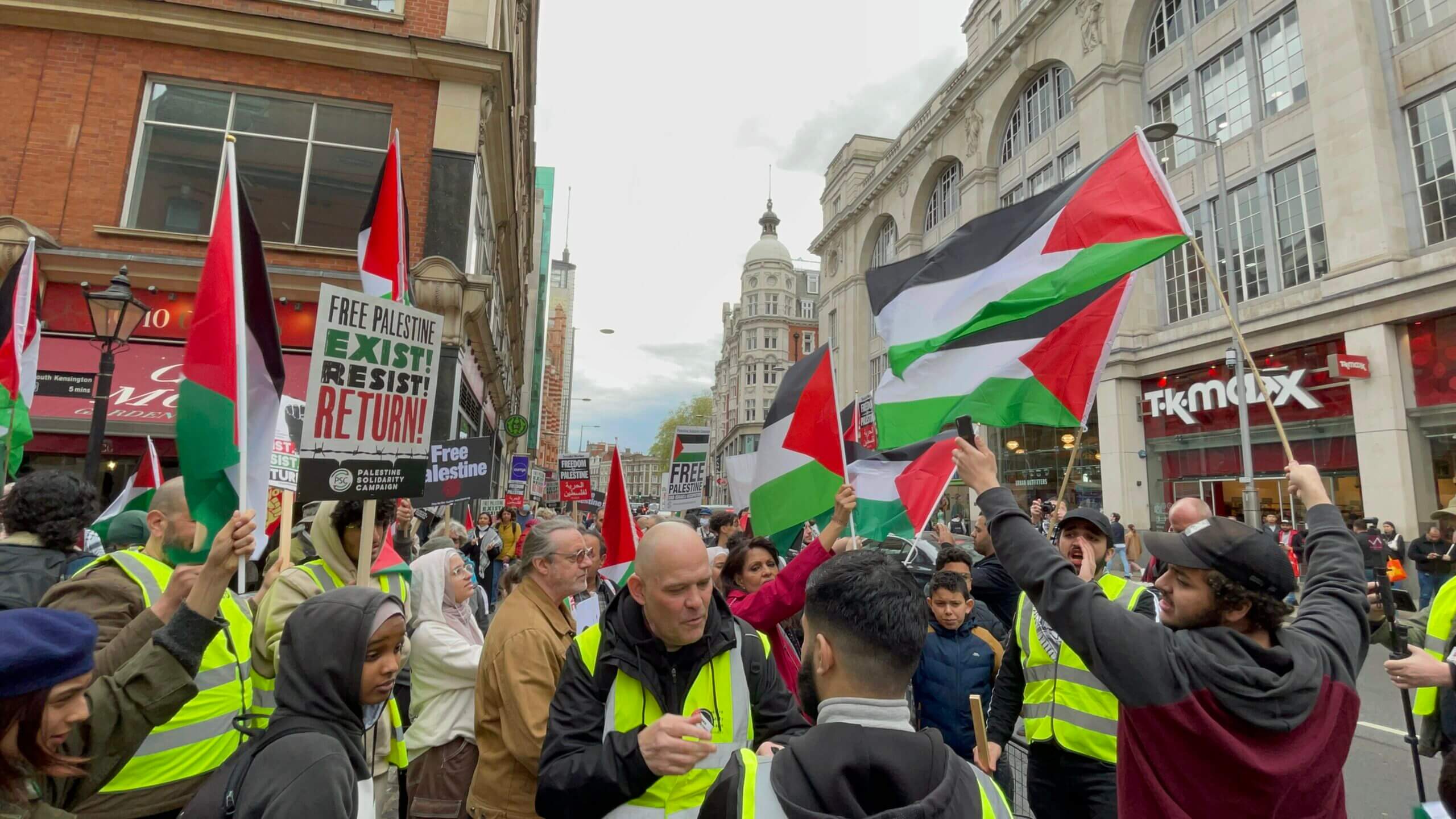 الشرطة توقف احتجاجًا مؤيدًا للفلسطينيين في جامعة أكسفورد