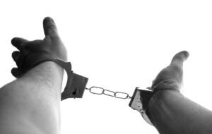 الشرطة تحقق في اعتداء عنصري استهدف رجلًا مسلمًا وطفله في ووستر