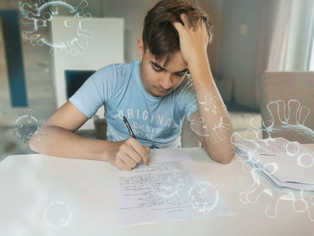 طالب يعاني من إصابة بكورونا- العزل