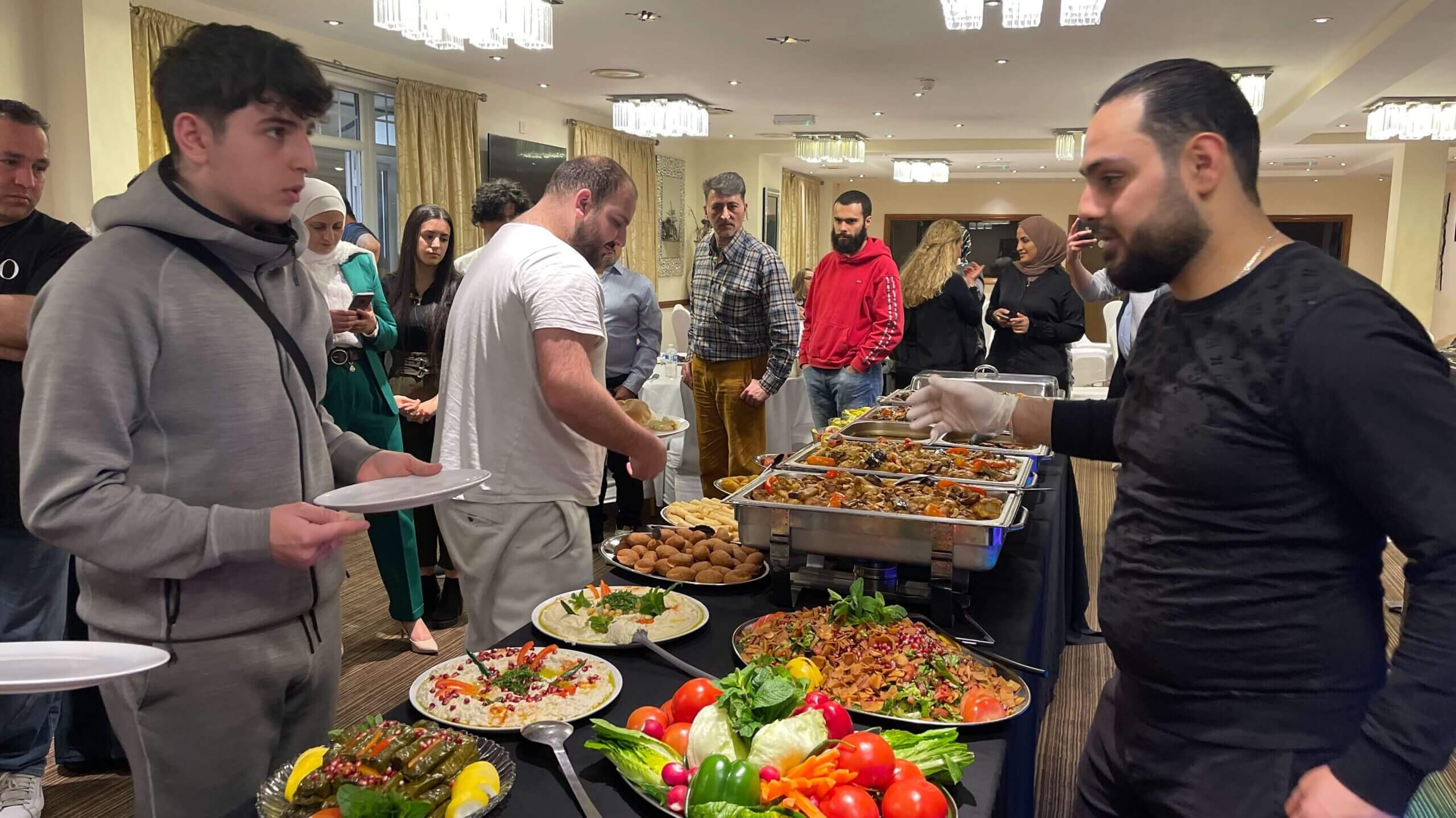 صورة للبوفيه في حفل الإفطار الأردني في بريطانيا 2022