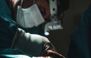 تقرير صادم: أكثر من 400 خطأ طبي “كارثي” في مستشفيات هيئة الصحة NHS