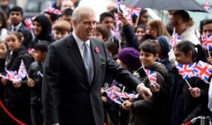 تصاعد الخلاف بين الملك تشارلز والأمير أندرو داخل العائلة الملكية